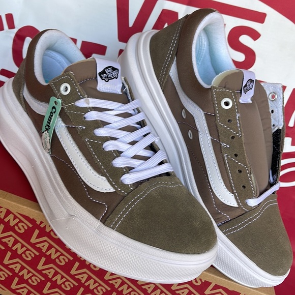 Vans Men’s Old Skool Over
Walnut
VN0A7Q5E1NU
platforms - sneakers - Picture 8 of 16